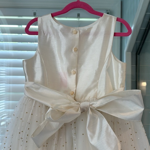 David’s Bridal ivory flower girl dress, size 6 - Picture 4 of 4